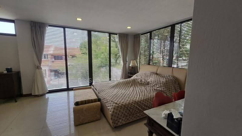 D20 Landed for sale in Thomson Hill, Ang Mo Kio / Bishan / Thomson, 5 Bedrooms, 4,800 sqft, Corner Terrace For Sale, by Lesley Loh, 500252577 - Master Bedroom - PropertyGuru.com.sg