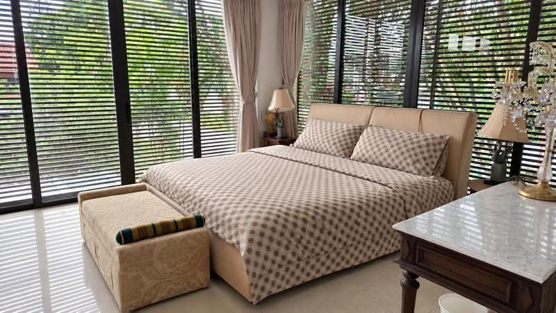 Master bedroom 1
