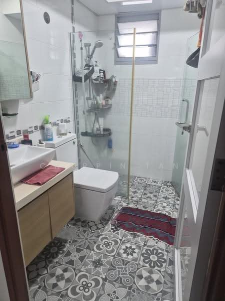 633A Punggol Drive, 633A Punggol Drive, Hougang / Punggol / Sengkang, Room Rental, 100 sqft, HDB Flat For Rent, by Charpin Tan, 500252582 - Bathroom - PropertyGuru.com.sg