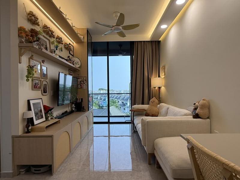 Parc Komo, 959 Upper Changi Road North, Changi Airport / Changi Village, 2 Bedrooms, 764 sqft, Condominium For Sale, by Kin ,, 500252583 - Living Room - PropertyGuru.com.sg