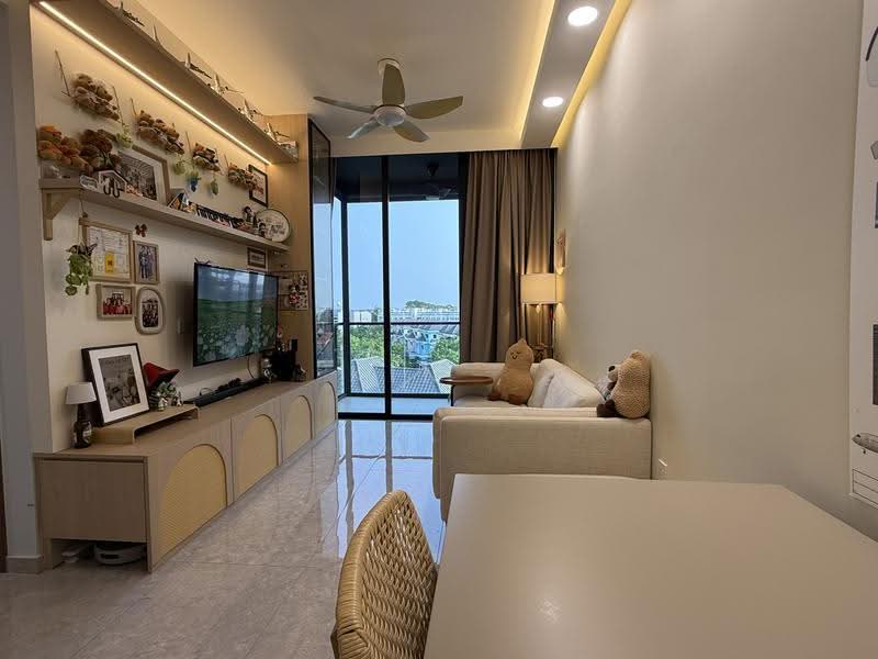 Parc Komo, 959 Upper Changi Road North, Changi Airport / Changi Village, 2 Bedrooms, 764 sqft, Condominium For Sale, by Kin ,, 500252583 - Living Room - PropertyGuru.com.sg