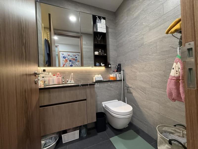 Parc Komo, 959 Upper Changi Road North, Changi Airport / Changi Village, 2 Bedrooms, 764 sqft, Condominium For Sale, by Kin ,, 500252583 - Bathroom - PropertyGuru.com.sg