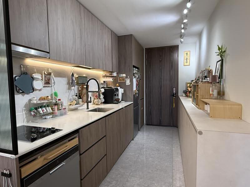 Parc Komo, 959 Upper Changi Road North, Changi Airport / Changi Village, 2 Bedrooms, 764 sqft, Condominium For Sale, by Kin ,, 500252583 - Kitchen - PropertyGuru.com.sg