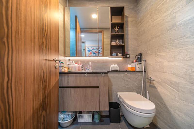 Parc Komo, 959 Upper Changi Road North, Changi Airport / Changi Village, 2 Bedrooms, 764 sqft, Condominium For Sale, by Kin ,, 500252583 - Common Bathroom - PropertyGuru.com.sg