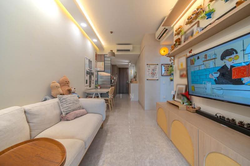 Parc Komo, 959 Upper Changi Road North, Changi Airport / Changi Village, 2 Bedrooms, 764 sqft, Condominium For Sale, by Kin ,, 500252583 - Living Room - PropertyGuru.com.sg