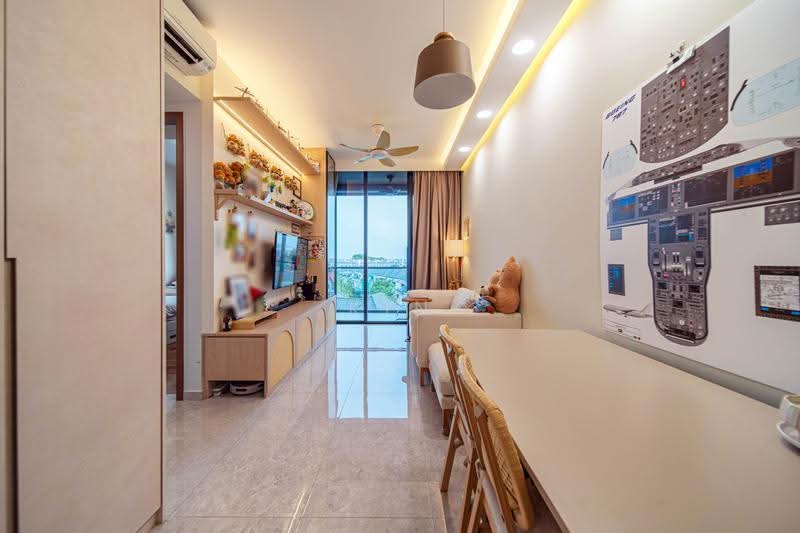 Parc Komo, 959 Upper Changi Road North, Changi Airport / Changi Village, 2 Bedrooms, 764 sqft, Condominium For Sale, by Kin ,, 500252583 - Living Room - PropertyGuru.com.sg