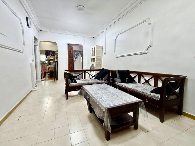 2 Chai Chee Road, 2 Chai Chee Road, Bedok / Upper East Coast, 2 Bedrooms, 807 sqft, HDB Flat For Sale, by AARON LIM, 500252589 - Living Room - PropertyGuru.com.sg