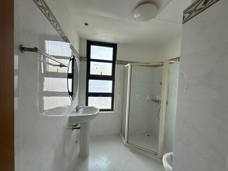 Haig Court, 152 Haig Road, East Coast / Marine Parade, 2 Bedrooms, 1,076 sqft, Condominium For Rent, by Phyllis Tan, 500252607 - Bathroom - PropertyGuru.com.sg