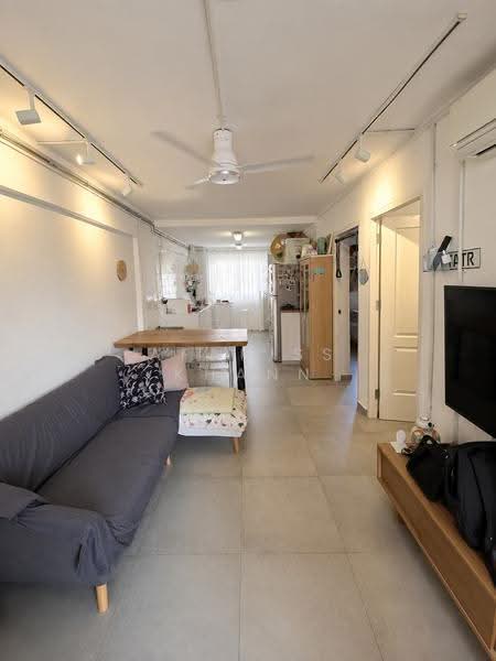 806 King George's Avenue, 806 King George's Avenue, Farrer Park / Serangoon Rd, 2 Bedrooms, 635 sqft, HDB Flat For Sale, by Afariss Khann, 500252619 - Living Room - PropertyGuru.com.sg