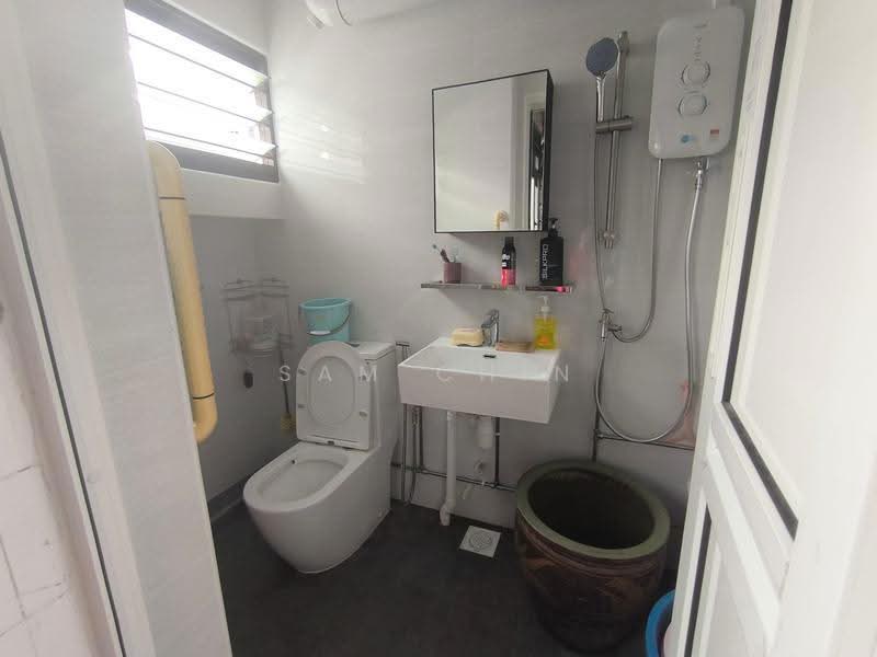359 Yung An Road, 359 Yung An Road, Boon Lay / Jurong / Tuas, Room Rental, 100 sqft, HDB Flat For Rent, by Sam Chin, 500252623 - Bathroom - PropertyGuru.com.sg
