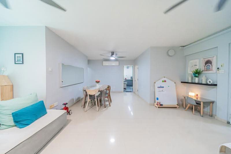 199D Punggol Field, 199D Punggol Field, Hougang / Punggol / Sengkang, 3 Bedrooms, 1,184 sqft, HDB Flat For Sale, by Bryan Tan, 500252625 - Living Room - PropertyGuru.com.sg
