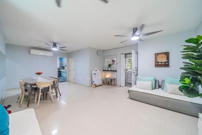 199D Punggol Field, 199D Punggol Field, Hougang / Punggol / Sengkang, 3 Bedrooms, 1,184 sqft, HDB Flat For Sale, by Bryan Tan, 500252625 - Living Room - PropertyGuru.com.sg