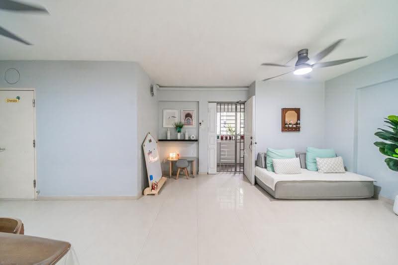 199D Punggol Field, 199D Punggol Field, Hougang / Punggol / Sengkang, 3 Bedrooms, 1,184 sqft, HDB Flat For Sale, by Bryan Tan, 500252625 - Living Room - PropertyGuru.com.sg