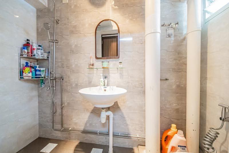 199D Punggol Field, 199D Punggol Field, Hougang / Punggol / Sengkang, 3 Bedrooms, 1,184 sqft, HDB Flat For Sale, by Bryan Tan, 500252625 - Bathroom - PropertyGuru.com.sg