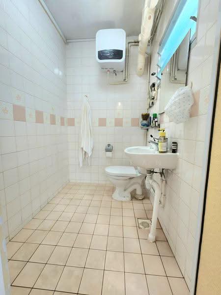 3 Mins Walk To Kaki Bukit MRT! 1KM To Maha Bodhi School!, , 3 Bedrooms, 1,141 sqft, HDB Flat For Sale, by Lenny Tan, 500252638 - Bathroom - PropertyGuru.com.sg