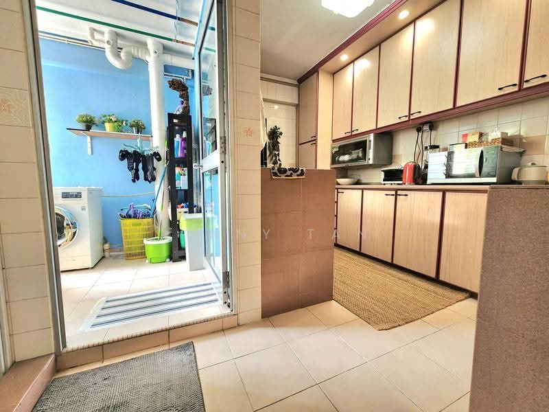 3 Mins Walk To Kaki Bukit MRT! 1KM To Maha Bodhi School!, , 3 Bedrooms, 1,141 sqft, HDB Flat For Sale, by Lenny Tan, 500252638 - Kitchen - PropertyGuru.com.sg