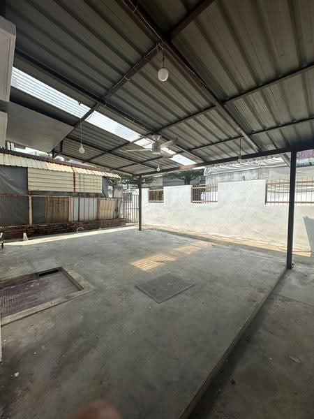 Seraya Lane, East Coast / Marine Parade, 3 Bedrooms, 1,100 sqft, Townhouse For Rent, by Casey Lim, 500252645 - Exterior - PropertyGuru.com.sg