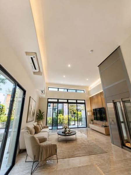 Belgravia Ace, 473 Belgravia Drive, Seletar / Yio Chu Kang, 5 Bedrooms, 4,058 sqft, Semi-Detached House For Sale, by Kendrew Peh, 500252701 - Living Room - PropertyGuru.com.sg
