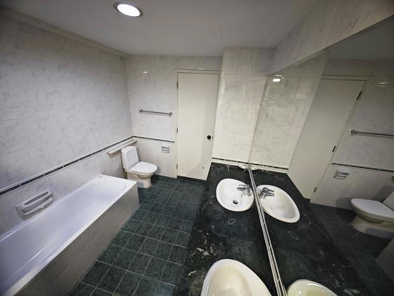 Sam Kiang Mansions, 23 Saint Thomas Walk, Orchard / River Valley, Room Rental, 280 sqft, Apartment For Rent, by Philip Tan, 500252727 - Bathroom - PropertyGuru.com.sg