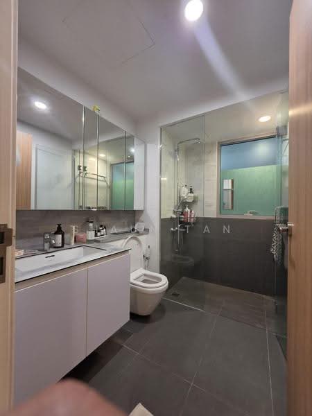 The Minton, 12A Hougang Street 11, Hougang / Punggol / Sengkang, 2 Bedrooms, 1,679 sqft, Condominium For Sale, by Shaun Tan, 500252766 - Bathroom - PropertyGuru.com.sg