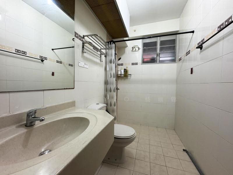 272D Sengkang Central, 272D Sengkang Central, Hougang / Punggol / Sengkang, 3 Bedrooms, 969 sqft, HDB Flat For Sale, by S. K. Yeo 杨顺锦, 500252768 - Bathroom - PropertyGuru.com.sg