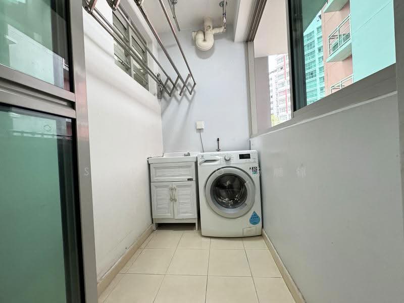 272D Sengkang Central, 272D Sengkang Central, Hougang / Punggol / Sengkang, 3 Bedrooms, 969 sqft, HDB Flat For Sale, by S. K. Yeo 杨顺锦, 500252768 - Balcony - PropertyGuru.com.sg