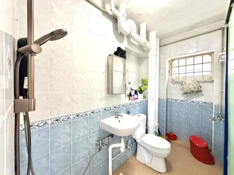 714 Pasir Ris Street 72, 714 Pasir Ris Street 72, Pasir Ris / Tampines, 4 Bedrooms, 1,539 sqft, HDB Flat For Sale, by Fatin Amira, 500252772 - Bathroom - PropertyGuru.com.sg