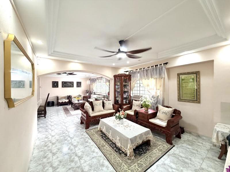 714 Pasir Ris Street 72, 714 Pasir Ris Street 72, Pasir Ris / Tampines, 4 Bedrooms, 1,539 sqft, HDB Flat For Sale, by Fatin Amira, 500252772 - Living Room - PropertyGuru.com.sg