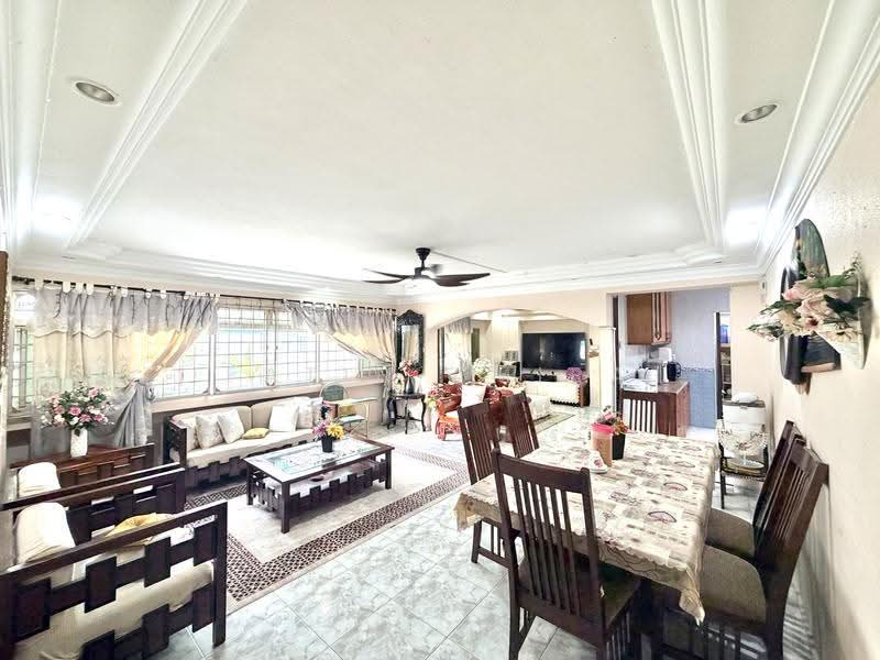 714 Pasir Ris Street 72, 714 Pasir Ris Street 72, Pasir Ris / Tampines, 4 Bedrooms, 1,539 sqft, HDB Flat For Sale, by Fatin Amira, 500252772 - Living Room - PropertyGuru.com.sg