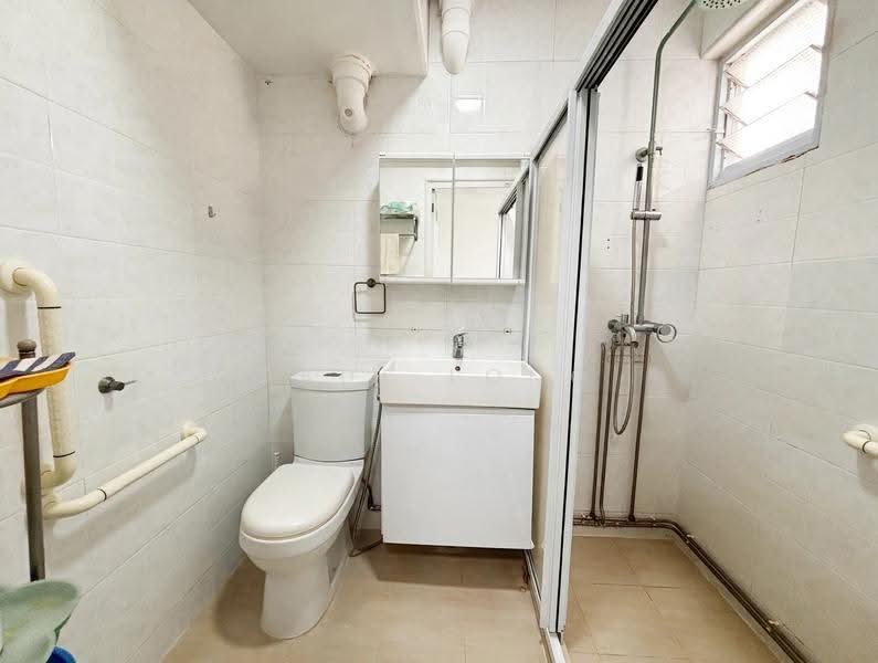 5 Farrer Road, 5 Farrer Road, Tanglin / Holland / Bukit Timah, 3 Bedrooms, 1,292 sqft, HDB Flat For Rent, by Paul Long, 500252775 - Bathroom - PropertyGuru.com.sg