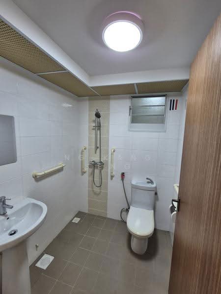 451A Bukit Batok West Avenue 6, 451A Bukit Batok West Avenue 6, Dairy Farm / Bukit Panjang / Choa Chu Kang, 2 Bedrooms, 721 sqft, HDB Flat For Rent, by Ng Kang Seng, 500252780 - PropertyGuru.com.sg