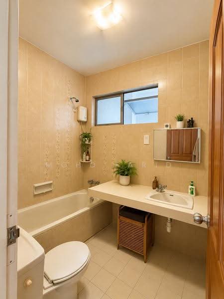 Clementi Park, 137 Sunset Way, Clementi Park / Upper Bukit Timah, 2 Bedrooms, 1,076 sqft, Condominium For Sale, by MOHD FARID, 500252788 - Bathroom - PropertyGuru.com.sg
