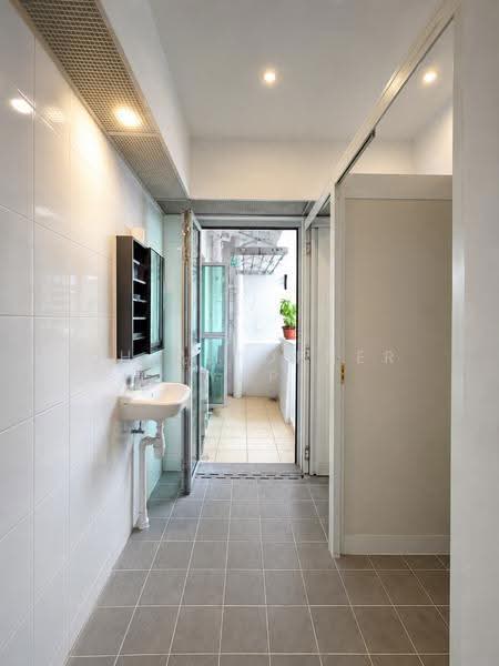421 Clementi Avenue 1, 421 Clementi Avenue 1, Buona Vista / West Coast / Clementi New Town, 3 Bedrooms, 980 sqft, HDB Flat For Sale, by Christopher Yap, 500252799 - Corridor - PropertyGuru.com.sg