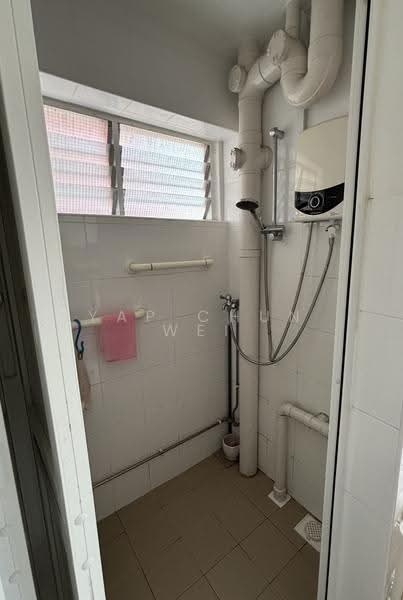41 Holland Drive, 41 Holland Drive, Tanglin / Holland / Bukit Timah, Room Rental, 100 sqft, HDB Flat For Rent, by Yap Chun Wei, 500252808 - Bathroom - PropertyGuru.com.sg