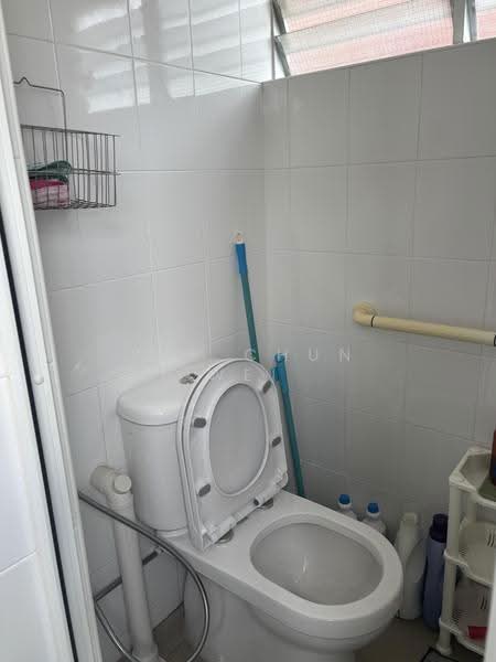 41 Holland Drive, 41 Holland Drive, Tanglin / Holland / Bukit Timah, Room Rental, 100 sqft, HDB Flat For Rent, by Yap Chun Wei, 500252808 - Bathroom - PropertyGuru.com.sg
