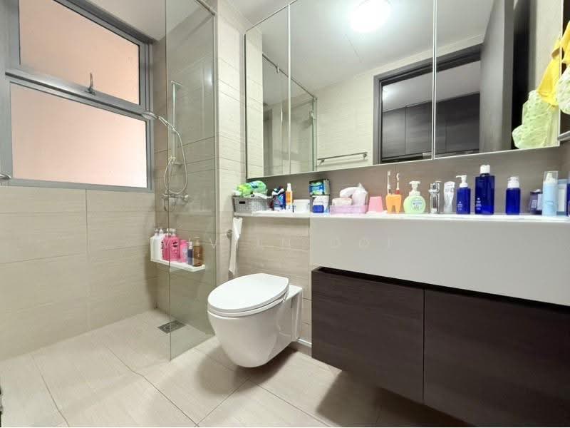 RiverTrees Residences, 29 Fernvale Close, Seletar / Yio Chu Kang, 3 Bedrooms, 1,119 sqft, Condominium For Sale, by Vivien Ooi, 500252817 - Master Bath - PropertyGuru.com.sg