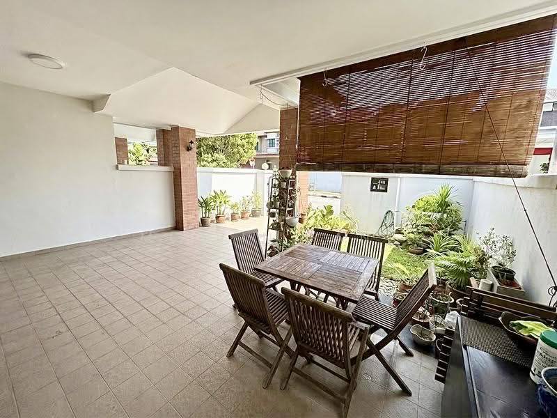 Landed House on Saraca Walk, Saraca Walk, Seletar / Yio Chu Kang, 4 Bedrooms, 3,000 sqft, Terraced House For Rent, by Melvin Fang, 500252818 - Car Pouch and Garden - PropertyGuru.com.sg