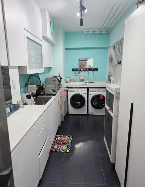 384 Bukit Batok West Avenue 5, 384 Bukit Batok West Avenue 5, Dairy Farm / Bukit Panjang / Choa Chu Kang, 3 Bedrooms, 969 sqft, HDB Flat For Sale, by Jaselyn Goh, 500252820 - Kitchen - PropertyGuru.com.sg
