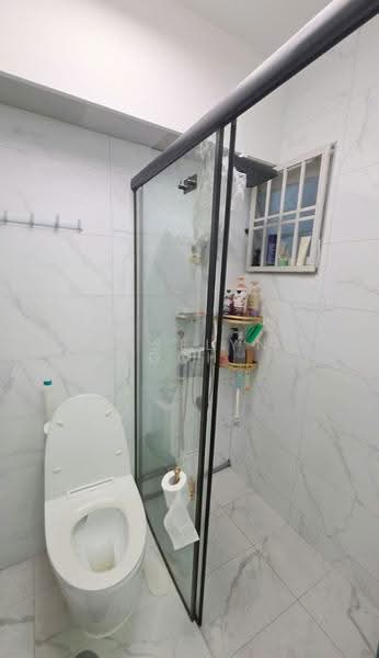 384 Bukit Batok West Avenue 5, 384 Bukit Batok West Avenue 5, Dairy Farm / Bukit Panjang / Choa Chu Kang, 3 Bedrooms, 969 sqft, HDB Flat For Sale, by Jaselyn Goh, 500252820 - Bathroom - PropertyGuru.com.sg