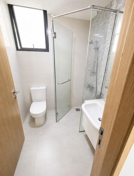 La Fiesta, 60 Sengkang Square, Hougang / Punggol / Sengkang, 3 Bedrooms, 840 sqft, Condominium For Sale, by Jimmy Tang, 500252844 - Bathroom - PropertyGuru.com.sg