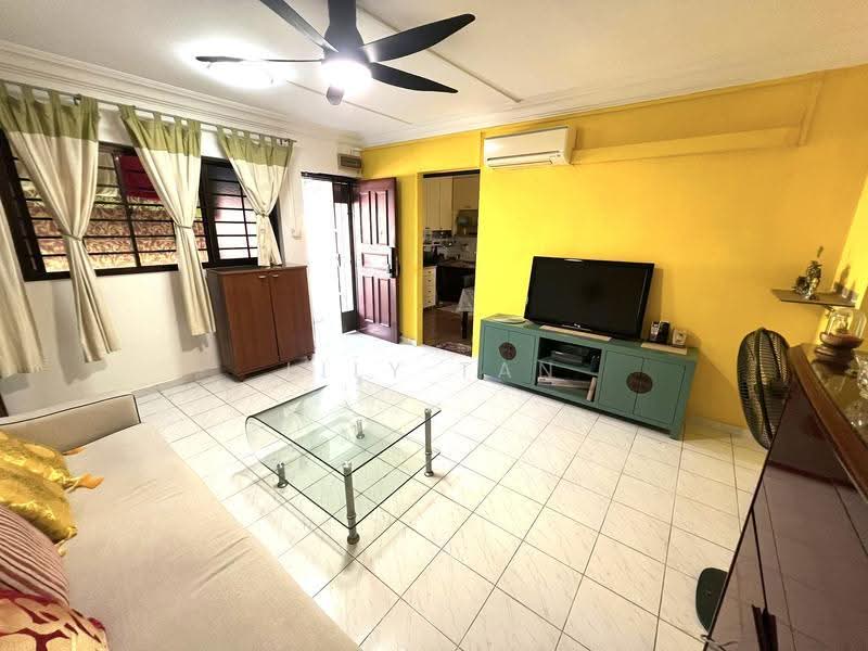 637 Veerasamy Road, 637 Veerasamy Road, Farrer Park / Serangoon Rd, 2 Bedrooms, 775 sqft, HDB Flat For Rent, by Lily Tan, 500252846 - Living Room - PropertyGuru.com.sg