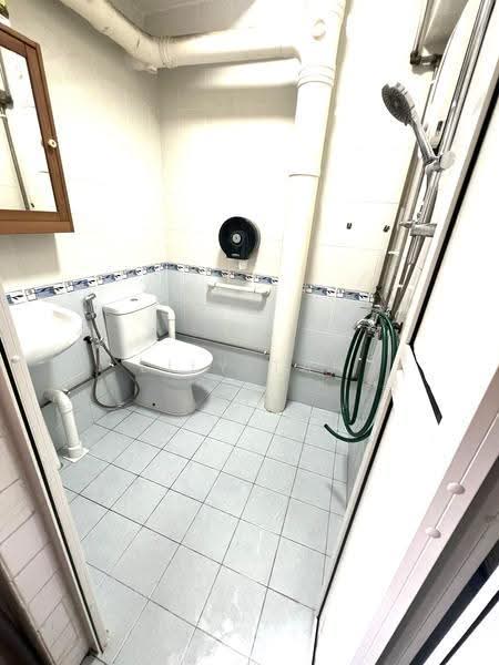 637 Veerasamy Road, 637 Veerasamy Road, Farrer Park / Serangoon Rd, 2 Bedrooms, 775 sqft, HDB Flat For Rent, by Lily Tan, 500252846 - Bathroom - PropertyGuru.com.sg