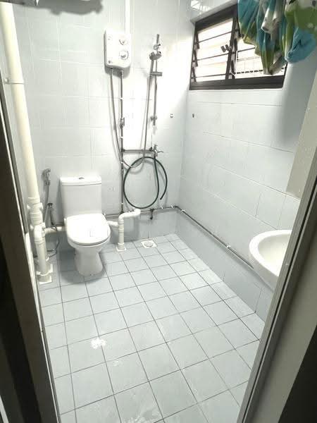 637 Veerasamy Road, 637 Veerasamy Road, Farrer Park / Serangoon Rd, 2 Bedrooms, 775 sqft, HDB Flat For Rent, by Lily Tan, 500252846 - Bathroom - PropertyGuru.com.sg