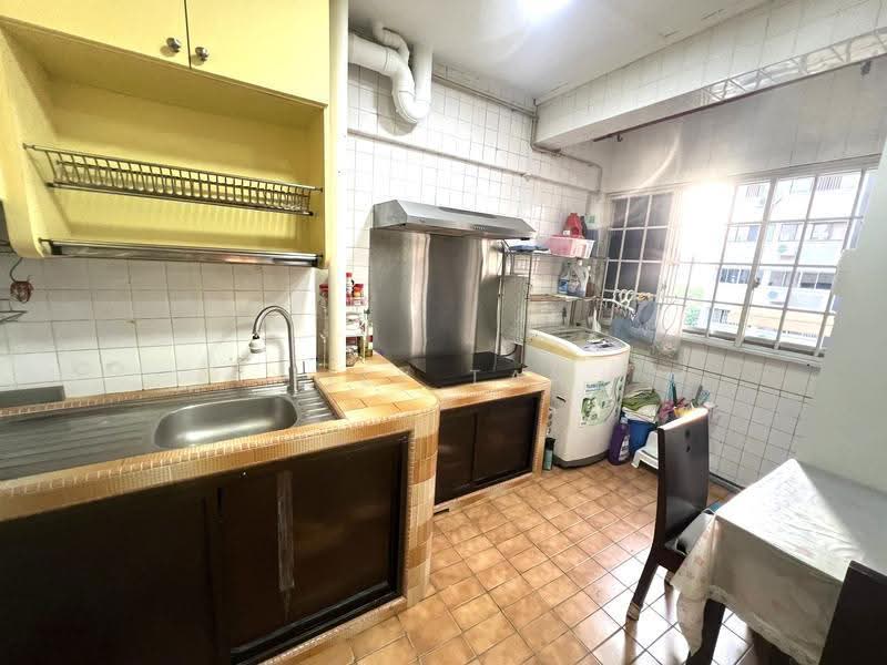 637 Veerasamy Road, 637 Veerasamy Road, Farrer Park / Serangoon Rd, 2 Bedrooms, 775 sqft, HDB Flat For Rent, by Lily Tan, 500252846 - Kitchen - PropertyGuru.com.sg