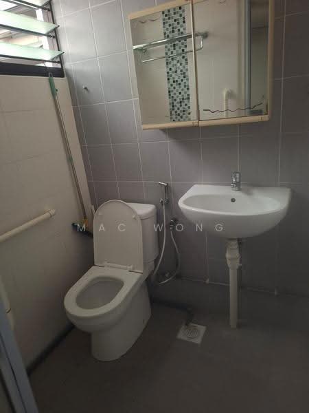 536 Jurong West Street 52, 536 Jurong West Street 52, Boon Lay / Jurong / Tuas, Room Rental, 200 sqft, HDB Flat For Rent, by Mac Wong, 500252860 - Bathroom - PropertyGuru.com.sg