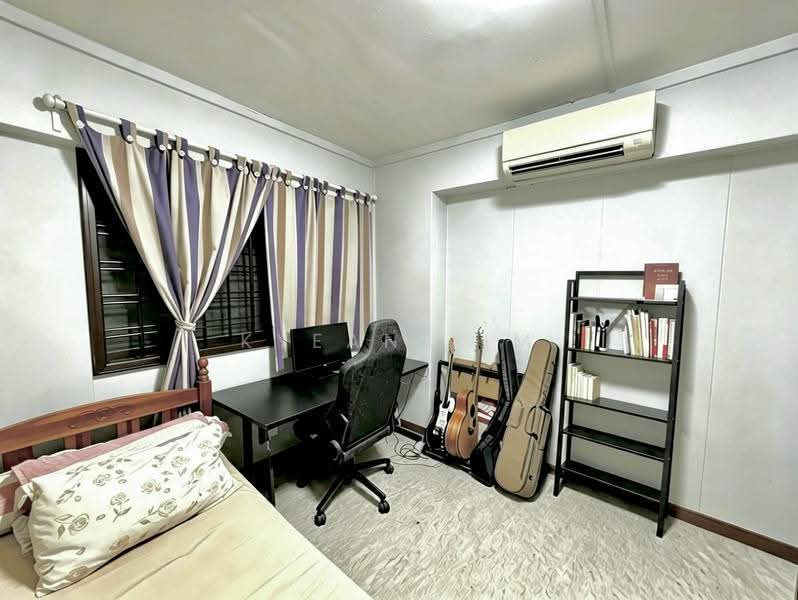 345 Kang Ching Road, 345 Kang Ching Road, Boon Lay / Jurong / Tuas, 3 Bedrooms, 1,098 sqft, HDB Flat For Sale, by Kyean Lim, 500252874 - Common bedroom - PropertyGuru.com.sg