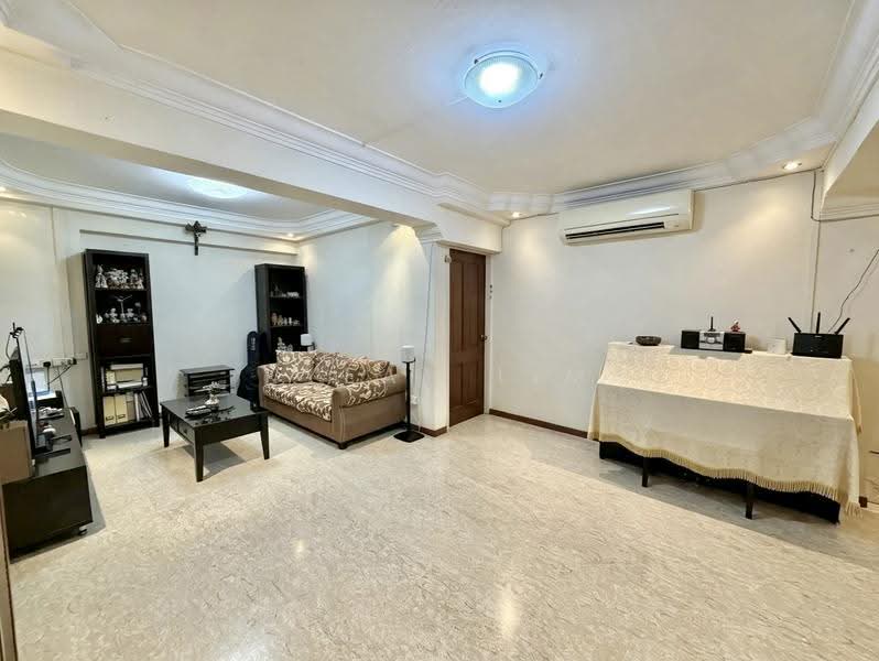 345 Kang Ching Road, 345 Kang Ching Road, Boon Lay / Jurong / Tuas, 3 Bedrooms, 1,098 sqft, HDB Flat For Sale, by Kyean Lim, 500252874 - Living room - PropertyGuru.com.sg