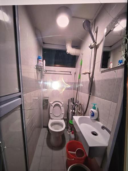 942 Jurong West Street 91, 942 Jurong West Street 91, Boon Lay / Jurong / Tuas, Room Rental, 100 sqft, HDB Flat For Rent, by Goh Yit Kow, 500252890 - Bathroom - PropertyGuru.com.sg
