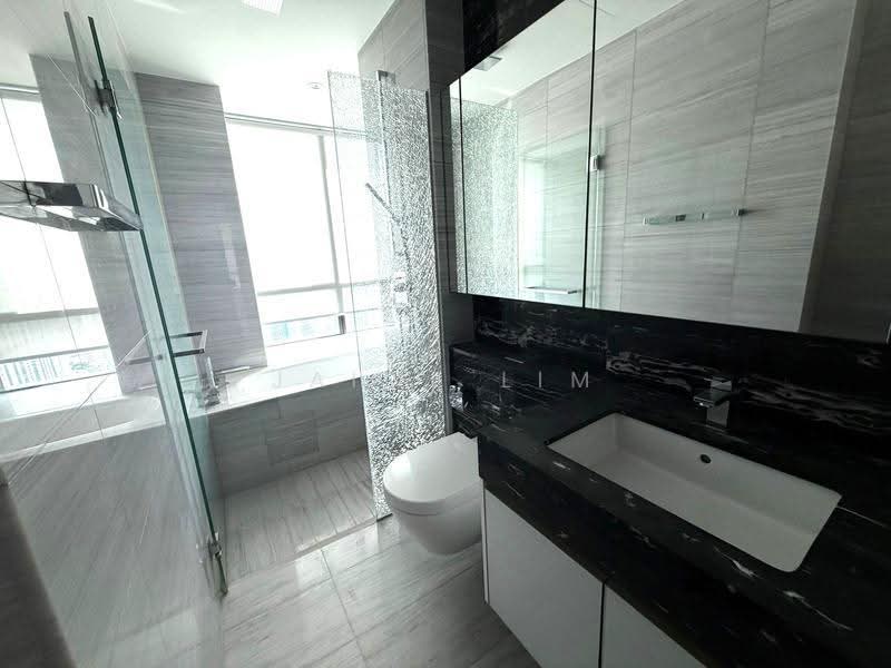 8 Saint Thomas, 8 Saint Thomas Walk, Orchard / River Valley, 4 Bedrooms, 1,755 sqft, Condominium For Sale, by Jaime Lim, 500252891 - Master Bathroom - PropertyGuru.com.sg