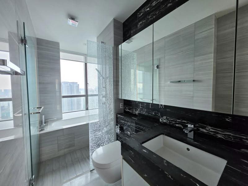 Master En-suite Bathroom